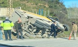 Kastamonu'da Damperli Kamyon Şarampole Yuvarlandı
