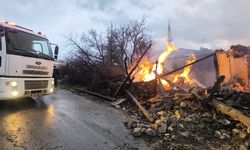 Korkutan Yangın: 4 Ev ve 1 Ahır Küle Döndü