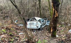 Kastamonu'nun ilçesinde otomobil şarampole yuvarlandı: 3 kişi yaralandı!