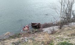 Traktör Irmağa Uçtu: 1 Ölü, 1 Yaralı!