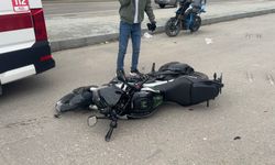 Otomobille motosiklet çarpıştı: Kazada 2 kişi yaralandı