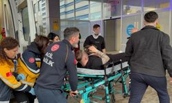 Tartışma bıçaklı kavgaya döndü: 2 genç yaralı