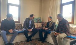 Taşköprü'nün köyündeki 95 yaşındaki asırlık çınarı ziyaret etti