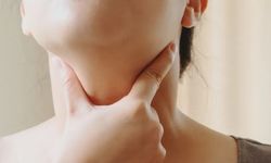 Uzman doktordan uyarı! Zehirli guatr belirtilerine dikkat: Birçok organı etkiliyor!