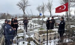 Kastamonu şehidini kabri başında andı