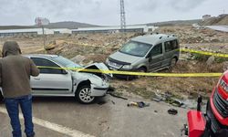 Yağışlı havada feci kaza: 1 Ölü, 5 Yaralı