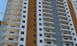 Binanın 20. katına çıktı: Yaşamına son vermek isteyen genci polis ikna etti!