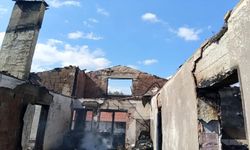 Korkutan yangın: İki katlı ahşap ev kül oldu!