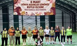 Kastamonu'da kadınlar, 'Dünya Kadınlar Günü’nü halı sahada kutladı