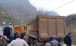Cenaze yürüyüşüne kamyon çarptı: 58 yaşındaki kadın hayatını baybetti