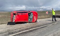 Kontrolden çıkan otomobil takla attı: 3 kişi yaralandı