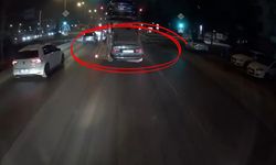 D-100’de şaşırtan anlar: Kastamonu plakalı otomobil çekiciden düştü