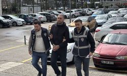 Eski sevgilisinin evine kamyonla girdi, laptop çaldı