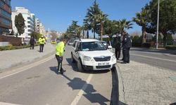 Feci kaza: Refüje çarpan otomobil yan yattı, 1 yaralı