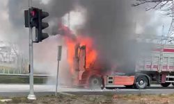 Feci olay: Seyir halindeki tırın kupası alev alev yandı