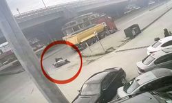 Genç sürücü, motosiklet kazasında tırın altına girmekten son anda kurtuldu