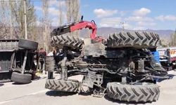 Gübre yüklü traktörün devrilmesi sonucu yol ulaşıma kapandı