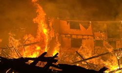 Yangın Paniği: Ahşap Ev ve Odunluk Küle Döndü