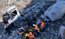 Kastamonu’da mikser dereye uçtu: Sürücü yaralandı