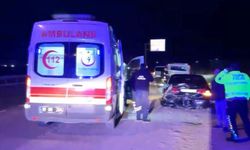 D100 karayolunda gece saatlerinde kaza: 2 kişi yaralandı