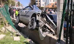 Kontrolden çıkan otomobil kaldırıma çıktı: 11 yaşındaki çocuk öldü