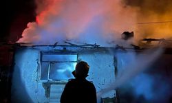 Korkutan yangın: Kullanılmayan ev küle döndü