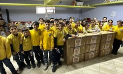 Taşköprü'de minik öğrencilerden komşulara sürpriz kutu