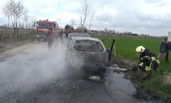 Otomobil saniyeler içinde küle döndü: Geriye hurda yığını kaldı