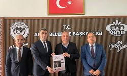 Ramazan Gazetesi Kastamonu'nun ilçe belediye başkanına takdim edildi