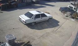 Sanayi Sitesinde Köpeği Ezen Sürücü Kameraya Yansıdı