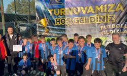 Taşköprü’nün minik yıldızları Çankaya Cup’ta kupayı kaldırdı