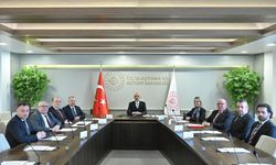 Ulaştırma ve Altyapı Bakanı Uraloğlu Kastamonu Heyetini Bakanlıkta Kabul Etti