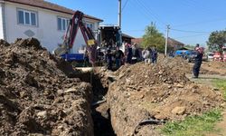 Altyapı çalışmasında göçük: Toprak altında kalan işçi kurtarıldı