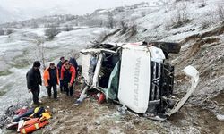 Ambulans uçuruma yuvarlandı: Faciada 1 ölü, 4 yaralı