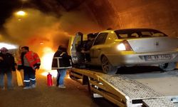 Tünelde korku dolu anlar: Oto kurtarıcı alevlere teslim oldu!