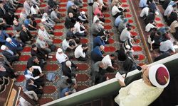 Cuma Hutbesinde önemli mesaj: 'Birbirimize kenetlenelim'