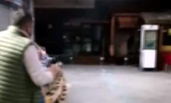 Dehşet dolu anlar: Tüfekle iş yerine ateş açtı