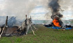 Feci yangında ağıl ve saman balyaları küle döndü
