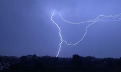 Kastamonu'da geceyi şimşekler aydınlattı