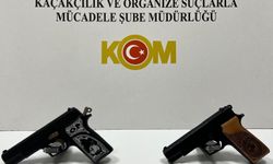 İki ayrı operasyon: Uyarıcı madde ve ruhsatsız silahlar ele geçirildi