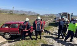 Otomobiller kafa kafaya çarpışma: 3 kişi yaralandı