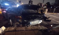 İki otomobil çarpıştı: 2 kişi yaralandı