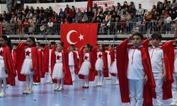 Kastamonu’da 23 Nisan şöleni: Miniklerin gösterileri tam not aldı