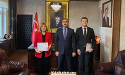 Kastamonu’da anlamlı veda: Kaymakamdan iki isme başarı belgesi