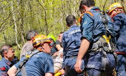 Kayalıklardan düşen kişi için ekipler alarma geçti