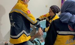 Komşu kavgasında korku dolu anlar: Babasını koruyan genç yaralandı