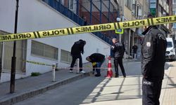 Okul önünde kurşunlar konuştu: 2 yaralı