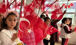 Taşköprü’de öğrenciler okula Türk bayraklarıyla geldi