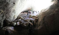 Kastamonu'da üniversiteli gençler İntaş Mağarasına girdi
