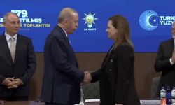 Burcu Köksal AK Parti’ye geçti: Rozeti Cumhurbaşkanı Erdoğan taktı